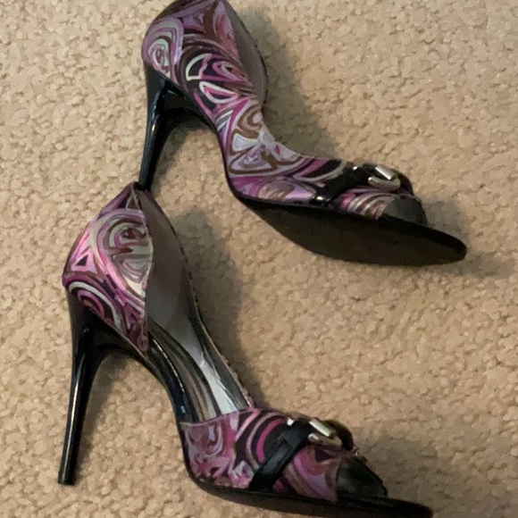 Carlos Santana Peep Toe Pumps - Picture 2 of 5